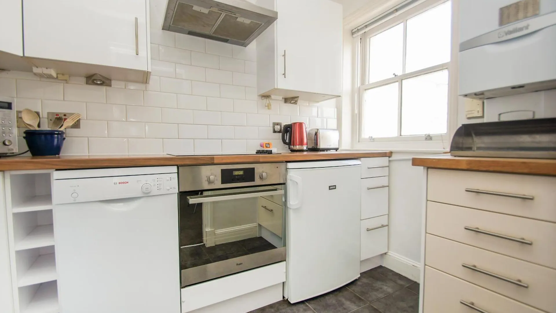 New Steine Apartment - Sea View - By Brighton Holiday Lets